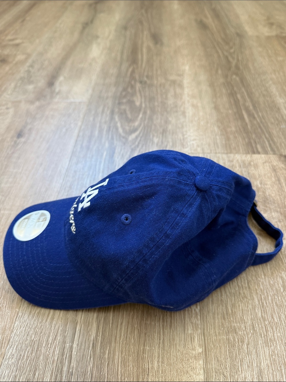 New Era Women’s Royal Blue Los Angeles Dodgers Hat with White Logo - Picture 5 of 5